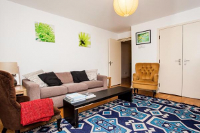  Charming Peaceful 2-BED with Parking and Garden  Лондон